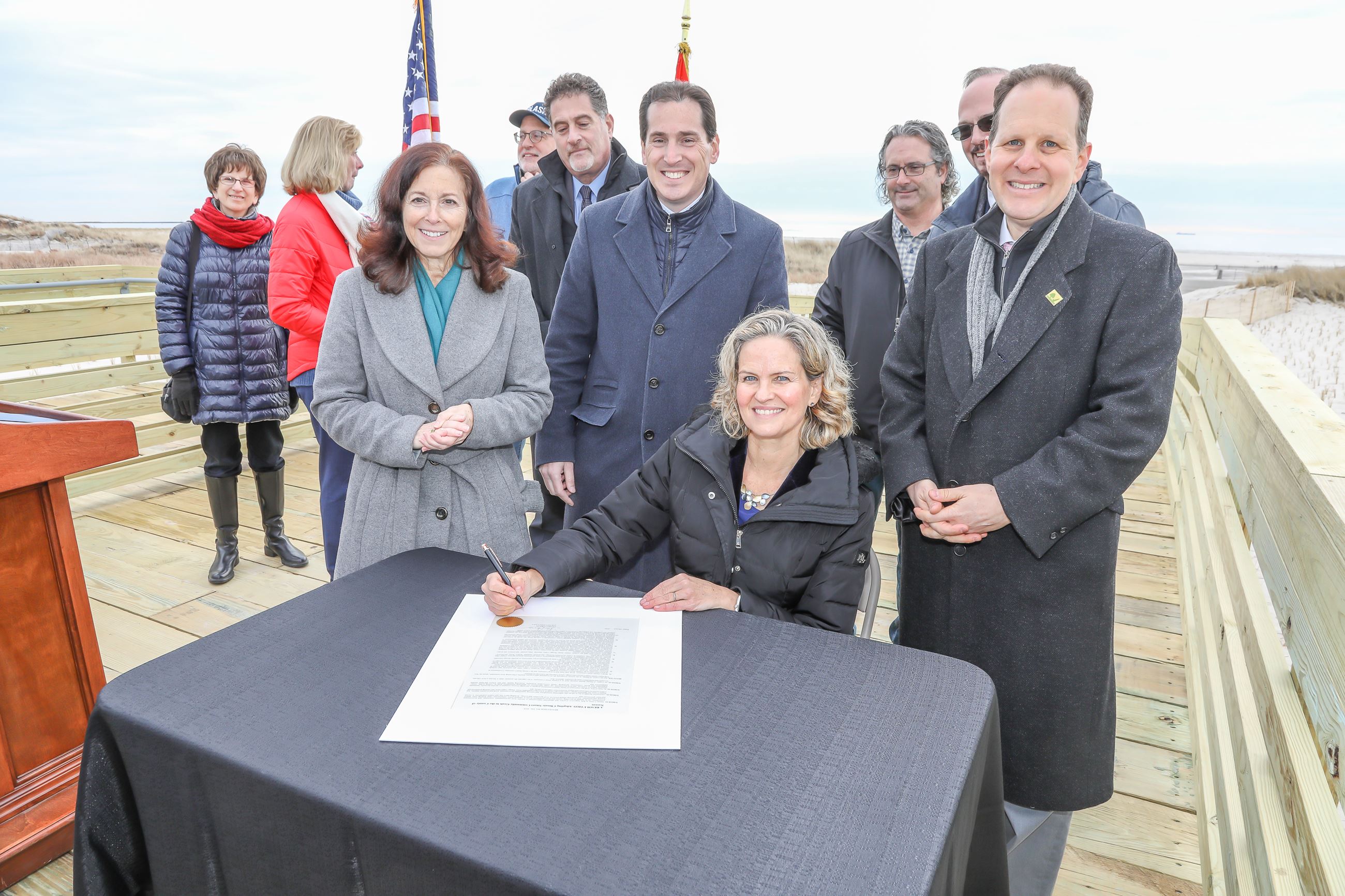 2020-01-07 Climate Smart Signing with Senator Kaminsky-7132