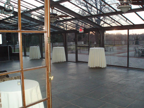 Glassroom with high top tables