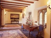 Hallway with table and chairs